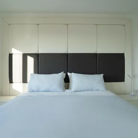 Caravaggio Luxury *