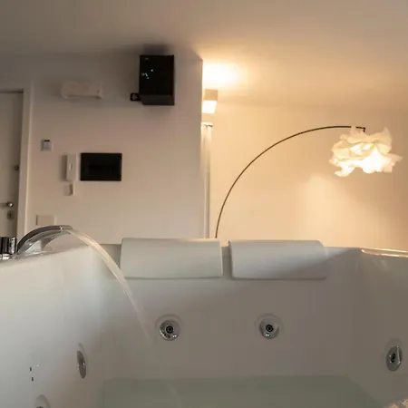 Caravaggio Luxury Apartment Naples