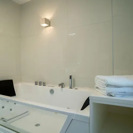 Caravaggio Luxury *